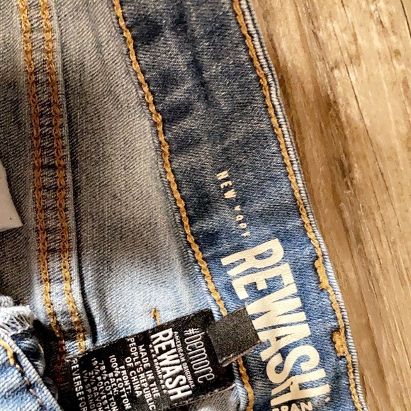 Selling these only been wore a couple times high rise mom jeans, size 7. - Picture 3 of 5